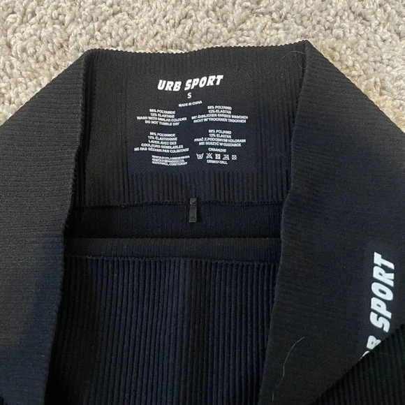 Urban Threads Seamless Long Sleeve Crop Top Biker Short Set Womens Small Black - Picture 7 of 9